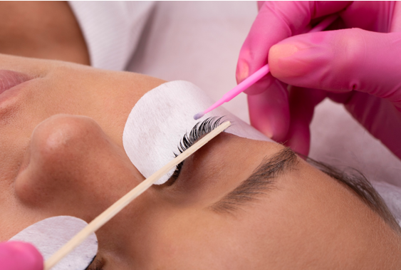 YUMI Keratin Lash Lift vs. Traditional Lash Extensions: Which Treatment Suits Your East Coast Lifestyle?