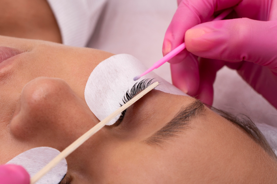 YUMI Keratin Lash Lift vs. Traditional Lash Extensions: Which Treatment Suits Your East Coast Lifestyle?